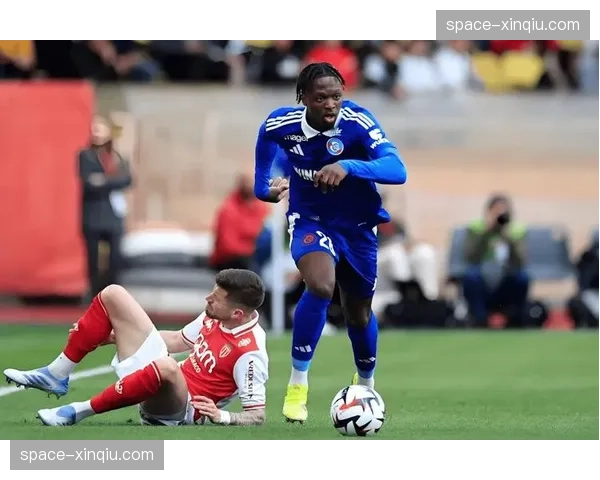 布雷斯特vs斯特拉斯堡比赛因天气推迟，流媒体平台自动处理退款引好评